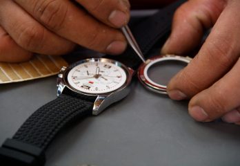 How to Remove Watch Back With Notches